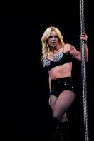 28563233_s_Starring_Britney_Spears_Performance_03-03-2009_012_123.jpg
