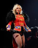 28563418_s_Starring_Britney_Spears_Performance_03-03-2009_016_123.jpg