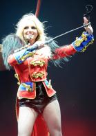 28564082_s_Starring_Britney_Spears_Performance_03-03-2009_027_123.jpg