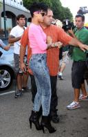 86R3JE8CR8_Rihanna_visits_an_office_building_in_Beverly_Hills-4-P100.jpg