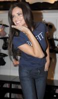 28342_Celebs4ever-com_Adriana_Lima_launches_the_BioFit_Uplift_bra_at_the_Victoria_s_Secret_store_in_Aventura_Florida_July_31_2008-048_122_232lo.jpg