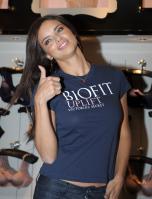 29652_Celebs4ever-com_Adriana_Lima_launches_the_BioFit_Uplift_bra_at_the_Victoria_s_Secret_store_in_Aventura_Florida_July_31_2008-074_122_1073lo.jpg