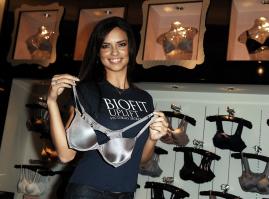 30887_Celebs4ever-com_Adriana_Lima_launches_the_BioFit_Uplift_bra_at_the_Victoria_s_Secret_store_in_Aventura_Florida_July_31_2008-100_122_787lo.jpg