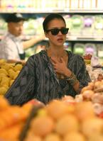 09051_s_ja_shops_at_a_whole_foods_market_in_beverly_hills_20101010_2_122_5lo.jpg
