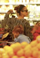 09113_s_ja_shops_at_a_whole_foods_market_in_beverly_hills_20101010_10_122_544lo.jpg