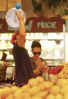 09196_s_ja_shops_at_a_whole_foods_market_in_beverly_hills_20101010_21_122_124lo.jpg