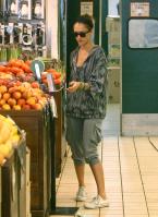 09375_s_ja_shops_at_a_whole_foods_market_in_beverly_hills_20101010_46_122_6lo.jpg