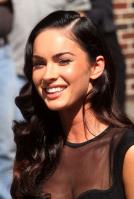 95736_Preppie_-_Megan_Fox_at_the_Late_Show_with_David_Letterman_-_June_25_2009_917_152_122_1055lo.jpg