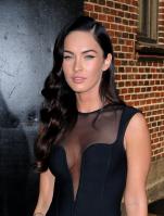 99575_Preppie_-_Megan_Fox_at_the_Late_Show_with_David_Letterman_-_June_25_2009_915_5485_122_258lo.jpg