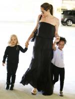 20558_Celebutopia-Angelina_Jolie_taking_daughters_to_a_kid_center_in_a_mall_in_LA-05_122_826lo.JPG