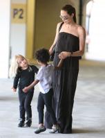 21136_Celebutopia-Angelina_Jolie_taking_daughters_to_a_kid_center_in_a_mall_in_LA-15_122_104lo.JPG