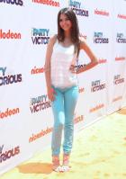 53444_VictoriaJustice_iPartywithVictoriousscreening_040611_007_122_533lo.jpg