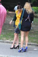20130_Blake_Lively-Leighton_Meester_On_the_set_of_Gossip_girl_NYC_270709_052_123_200lo.jpg
