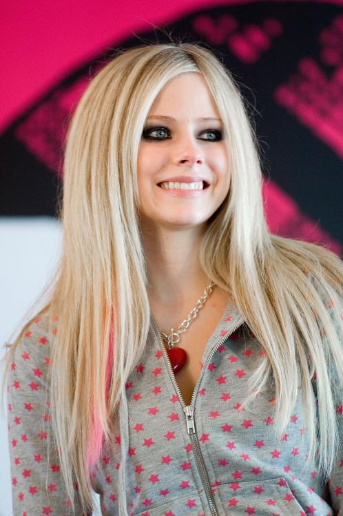 99432_Avril_Lavigne_The_Best_Damn_Thing_News_Conferende_in_Hong_Kong_09_122_760lo.jpg