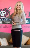 99415_Avril_Lavigne_The_Best_Damn_Thing_News_Conferende_in_Hong_Kong_06_122_536lo.jpg