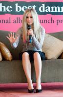 99425_Avril_Lavigne_The_Best_Damn_Thing_News_Conferende_in_Hong_Kong_08_122_1178lo.jpg