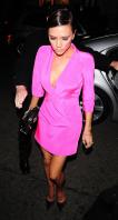 29139_Victoria_Beckham_in_pink_dress_leaving_Scott08s_restaurant_in_London_13-3-2009_04_122_520lo.jpg