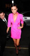 29147_Victoria_Beckham_in_pink_dress_leaving_Scott87s_restaurant_in_London_13-3-2009_06_122_539lo.jpg