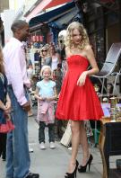 63849_Preppie_-_Taylor_Swift_takes_part_in_a_photoshoot_in_London_-_August_24_2009_8223_122_524lo.jpg