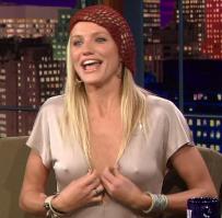 Cameron Diaz showing tits in TV