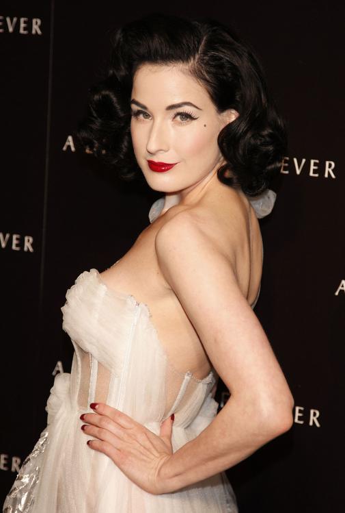 72988_Dita_von_Teese_-_J_Moore_5_A_Diamond_is_Forever_Private_Dinner_Party_6139_122_506lo.jpg