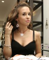 83981_Lacey-chabert-Beauty_Bar_Apothecary-48_122_512lo.jpg