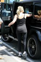 78233_Celebutopia_Hilary_Duff_hit_up_Whole_Foods_after_the_gym_in_Los_Angeles_32_122_124lo.jpg