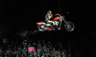 AH3GMHVLGJ_Miley_Cyrus_performs_in_concert_on_the_first_night_of_her_tour_in_Portlan3944.jpg