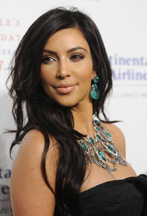 R09EX0R25S_Kim_Kardashian_40_Gabrielles_Angel_Foundation_Angel_Ball_2010_-_Oct_21_37_.jpg