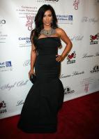 2O2SISFJ6P_Kim_Kardashian_40_Gabrielles_Angel_Foundation_Angel_Ball_2010_-_Oct_21_24_.jpg