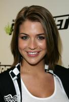 29203_Celebutopia-Gemma_Atkinson_launches_mobile_telephone_game_Need_For_Speed_Pro_Street_in_London-07_122_95lo.jpg