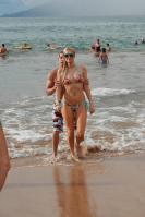 91665_pa_hi_in_bikini_at_the_beach_in_hawaii_23_12_10_1_024_122_1166lo.jpg