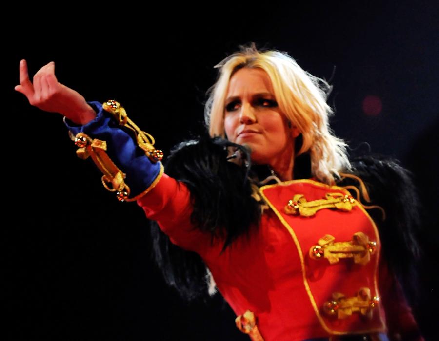 28563697_s_Starring_Britney_Spears_Performance_03-03-2009_021_123.jpg