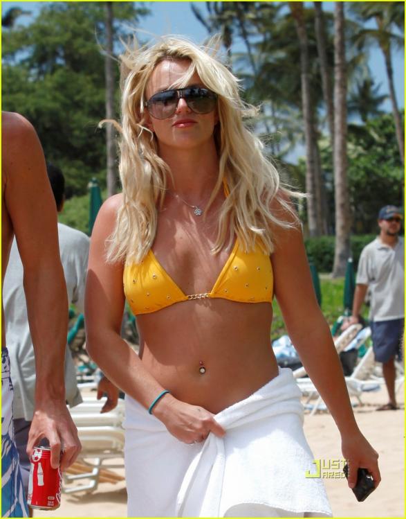 94851638_305950d1282749831-britney-spears-yellow-bikini-beach-candids-hawaii-25-aug-2010-11.jpg