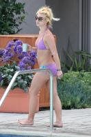 0LL7D9GMTT_Britney_Spears_Bikini_MarinaDelRey_170809_017.jpg