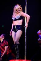 28562456_s_Starring_Britney_Spears_Performance_03-03-2009_031_123.jpg