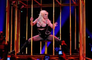 28562723_s_Starring_Britney_Spears_Performance_03-03-2009_005_123.jpg