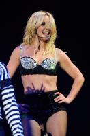 28562867_s_Starring_Britney_Spears_Performance_03-03-2009_007_123.jpg