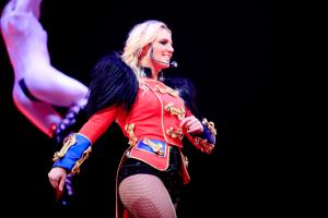28563167_s_Starring_Britney_Spears_Performance_03-03-2009_011_123.jpg