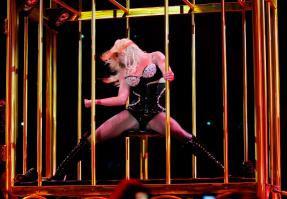 28563511_s_Starring_Britney_Spears_Performance_03-03-2009_018_123.jpg