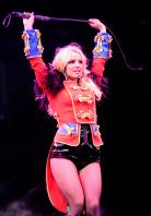28563904_s_Starring_Britney_Spears_Performance_03-03-2009_024_123.jpg