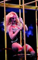 28563961_s_Starring_Britney_Spears_Performance_03-03-2009_025_123.jpg
