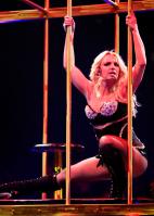 28564345_s_Starring_Britney_Spears_Performance_03-03-2009_001_123.jpg