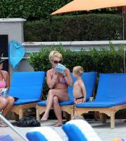 6YYVBDUQGV_Britney_Spears_Bikini_MarinaDelRey_170809_028.jpg