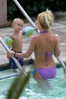 A5QP9RUZ4T_Britney_Spears_Bikini_MarinaDelRey_170809_011.jpg