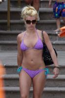 BJERP84ALT_Britney_Spears_Bikini_MarinaDelRey_170809_013.jpg