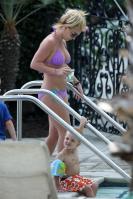 C0UB72POZ9_Britney_Spears_Bikini_MarinaDelRey_170809_007.jpg