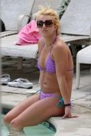 FENUNPAE6K_Britney_Spears_Bikini_MarinaDelRey_170809_012.jpg