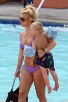 GJDZ887GQ4_Britney_Spears_Bikini_MarinaDelRey_170809_008.jpg