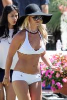 JB7M3F5ZXI_Britney_Spears_Pool24.jpg